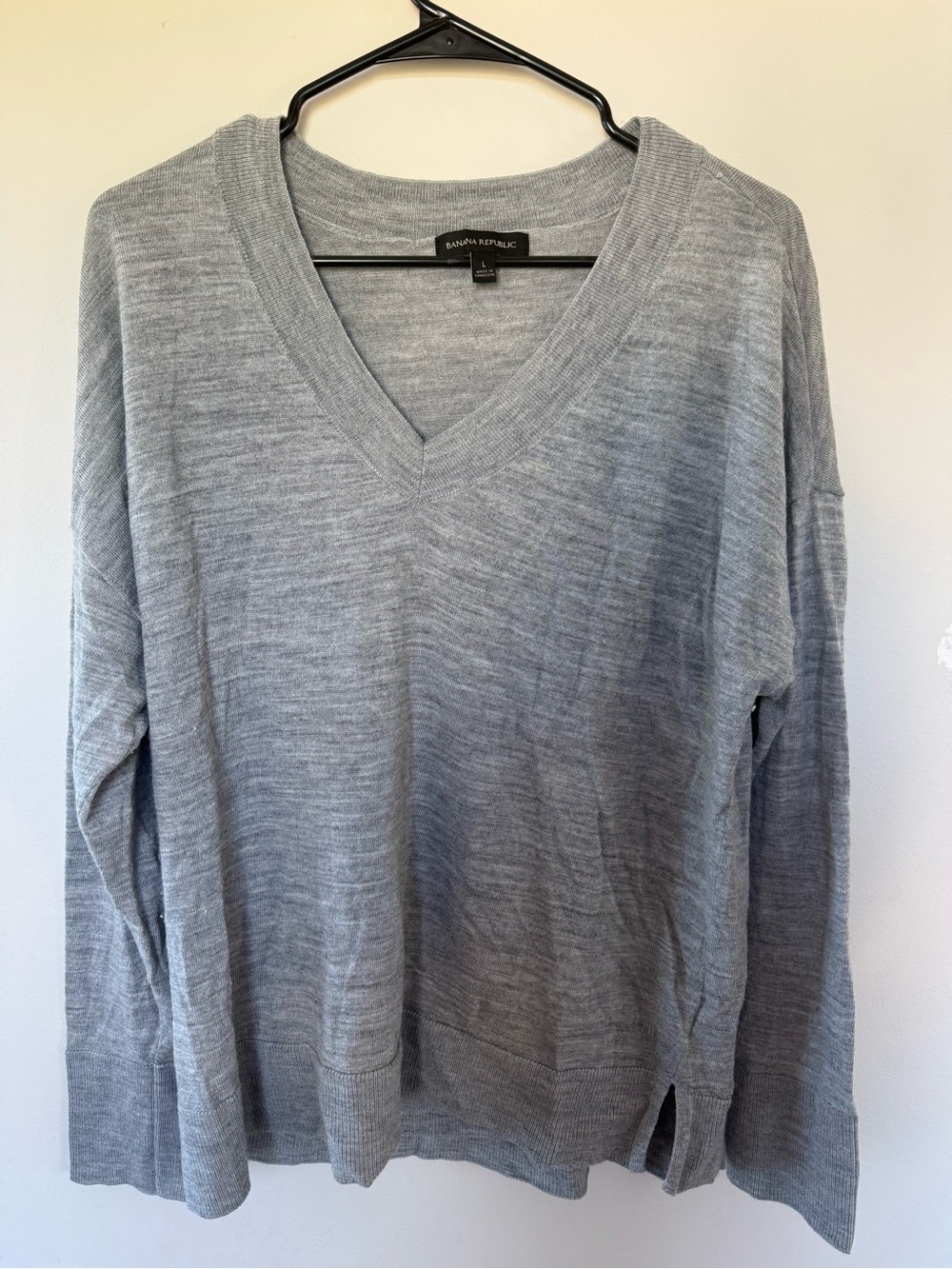 Banana Republic Gray V-Neck Lightweight Long Sleeve Knit Sweater Size Large L